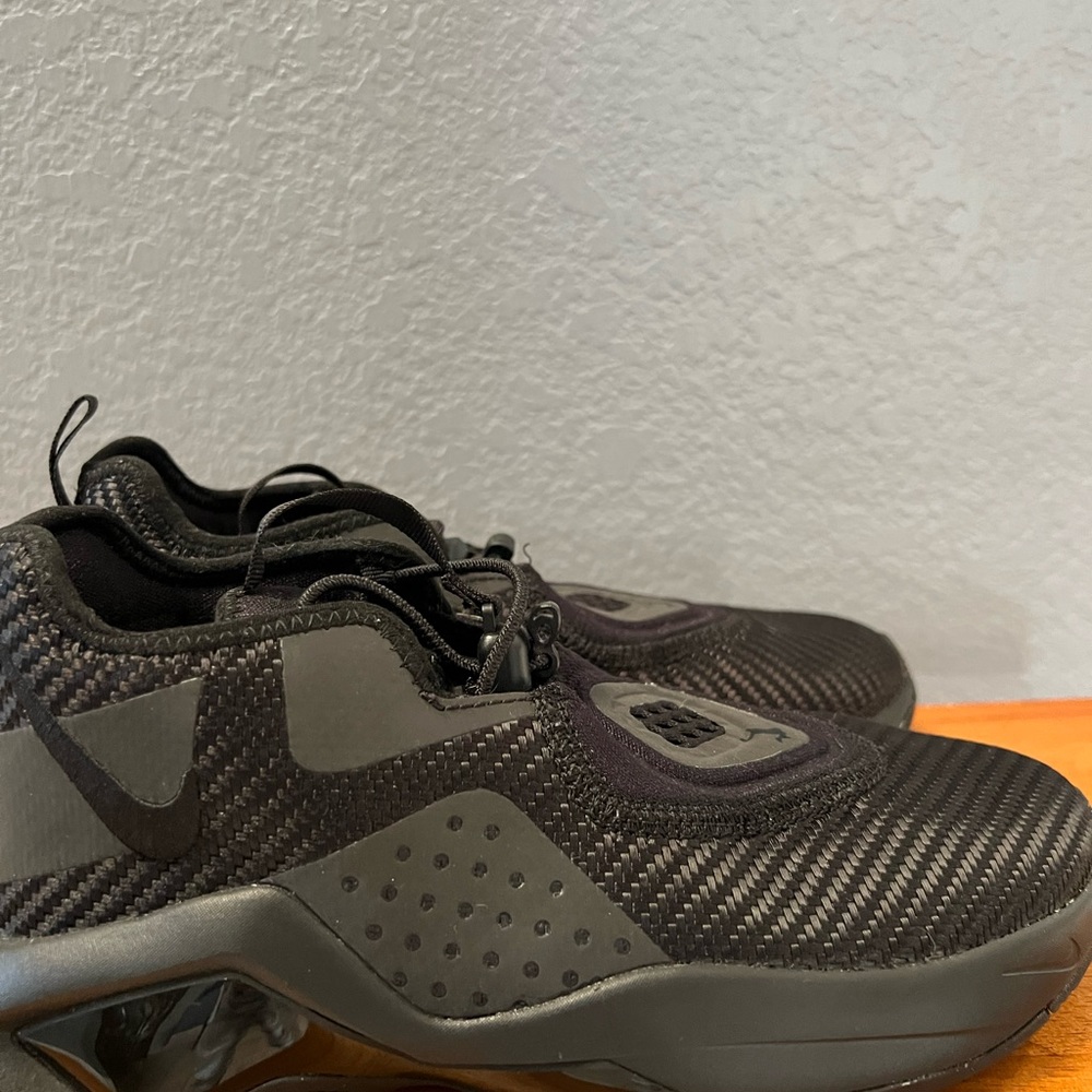 Lebron Nike soldier sneakers size 4 - Picture 2 of 8